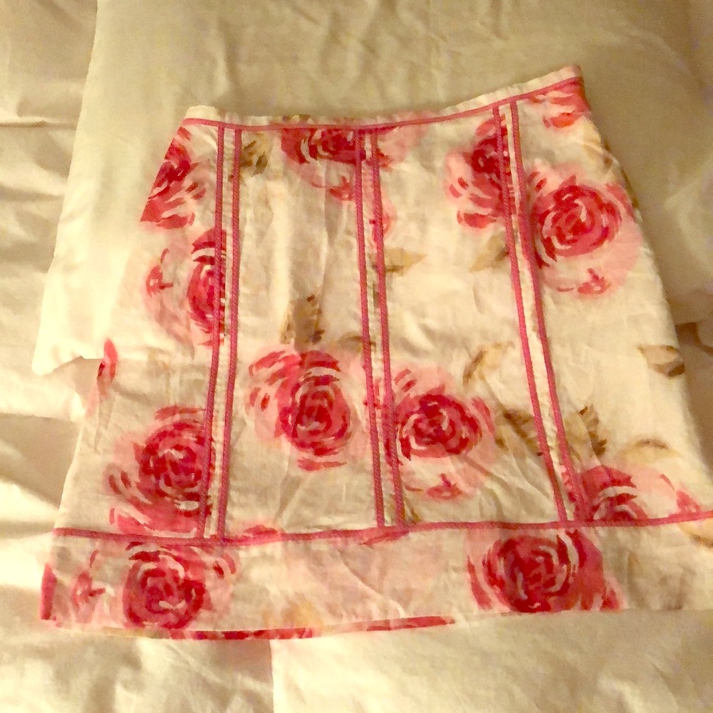 Ann Taylor Loft pink camélia blossom short skirt